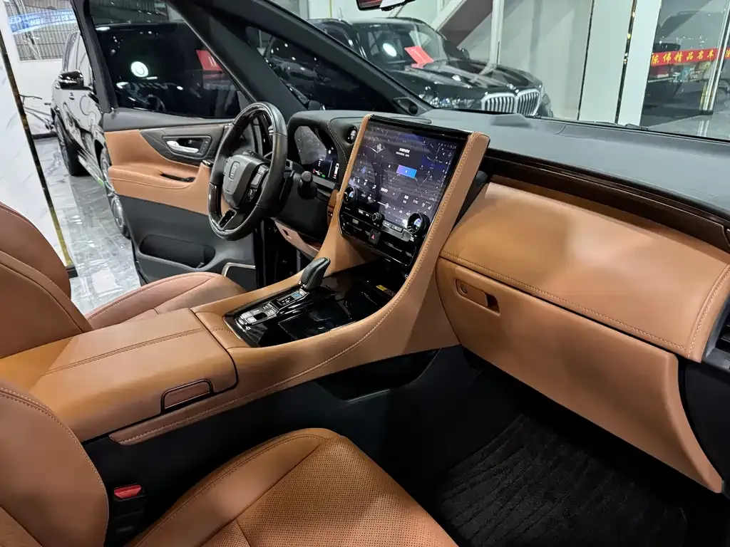 Toyota Vellfire — фото 3