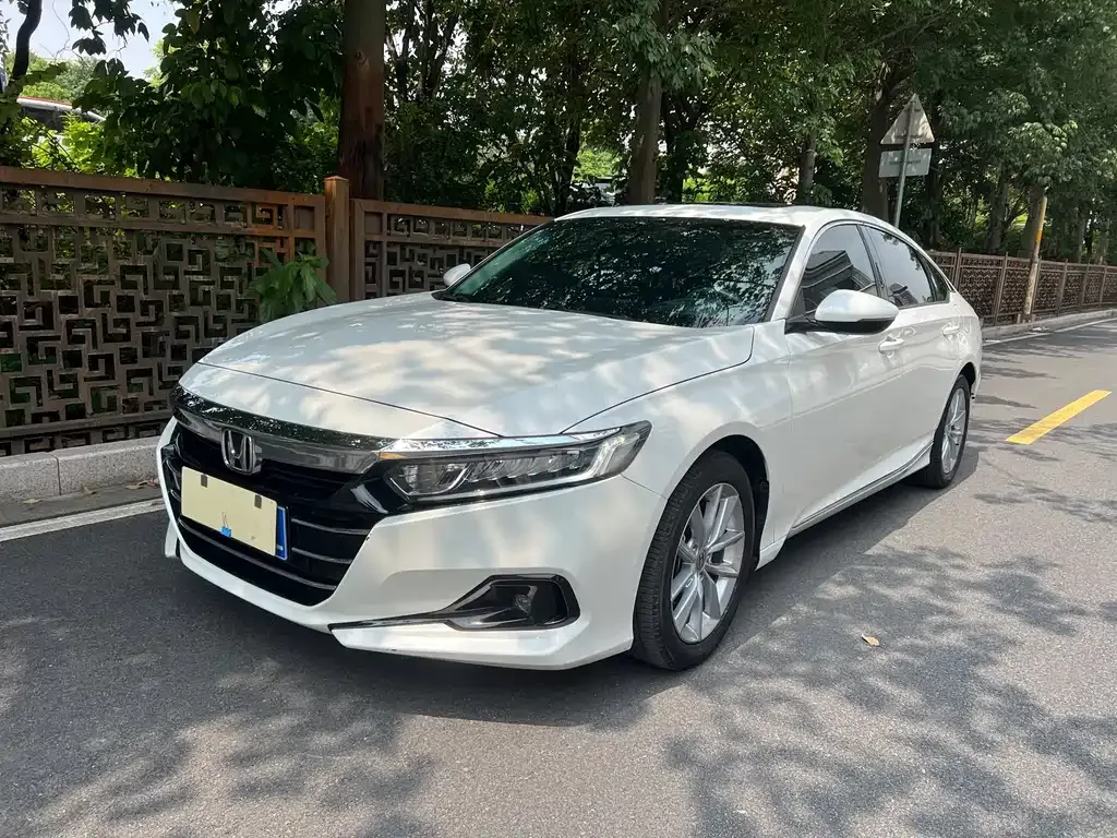 Honda Accord — фото 1