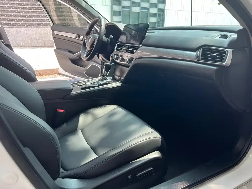 Honda Accord — фото 7