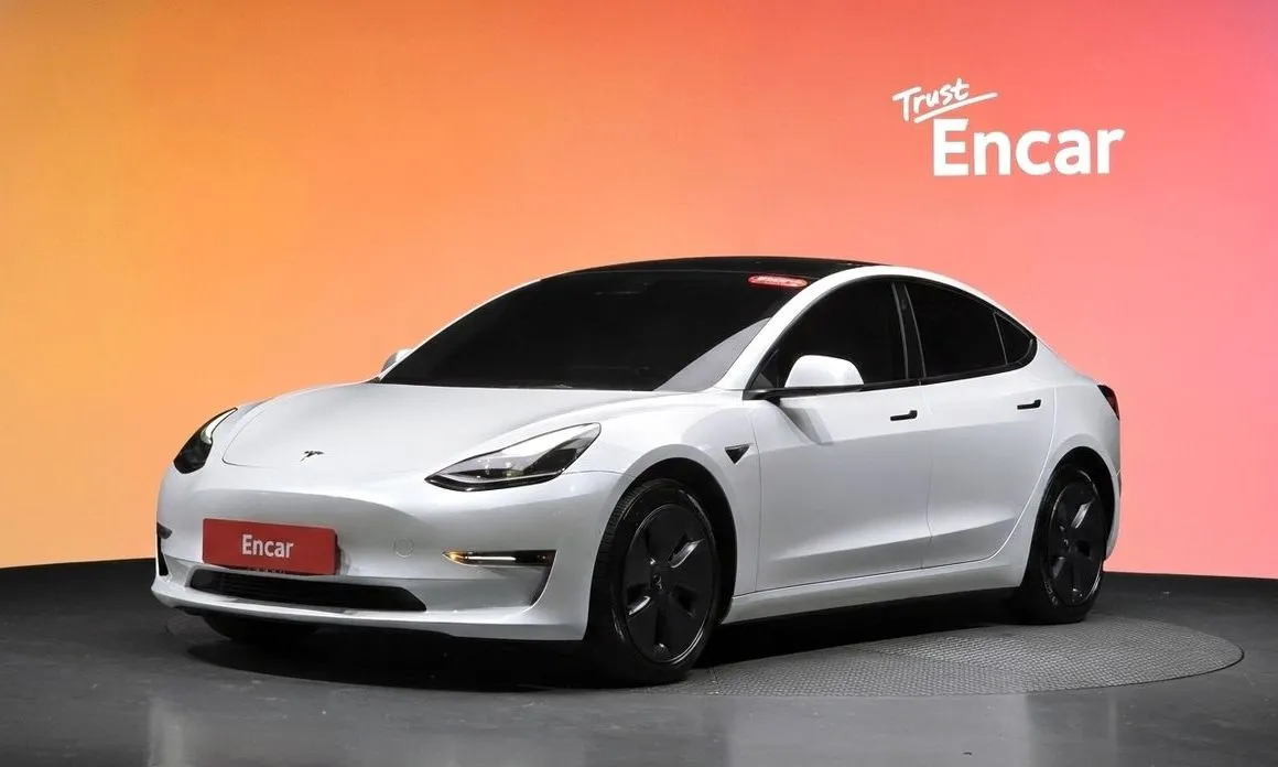 Tesla Model 3 — фото 1