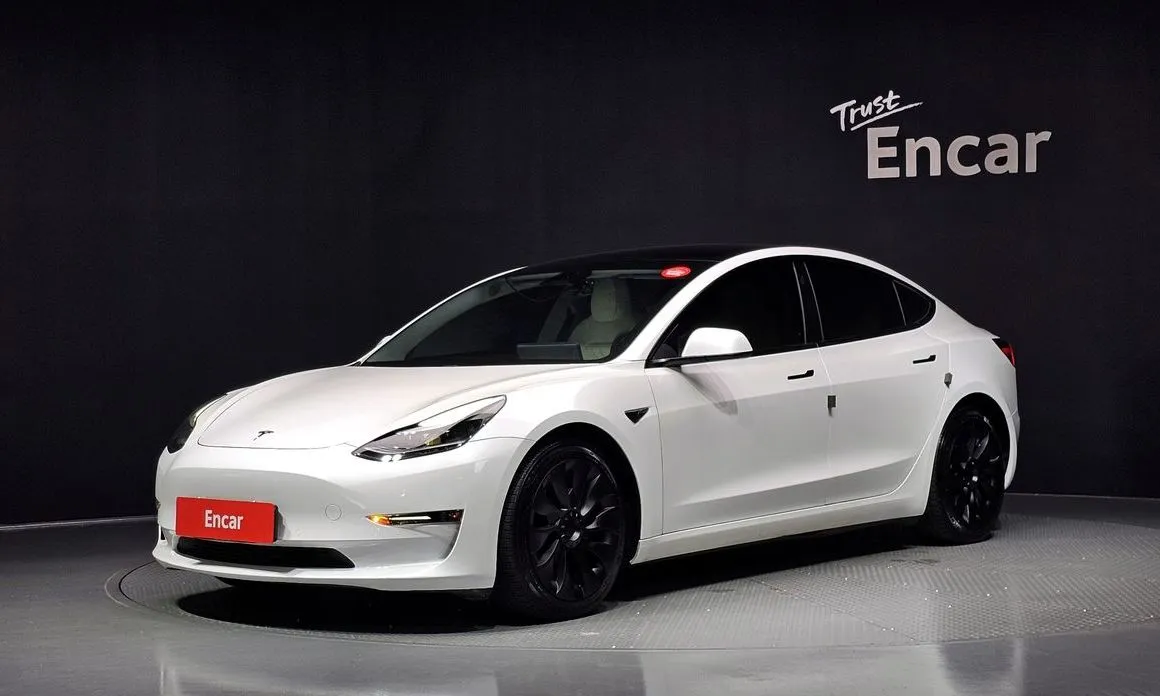 Tesla Model 3 — фото 1