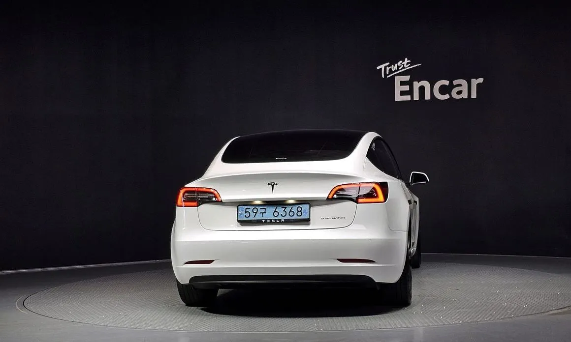 Tesla Model 3 — фото 3
