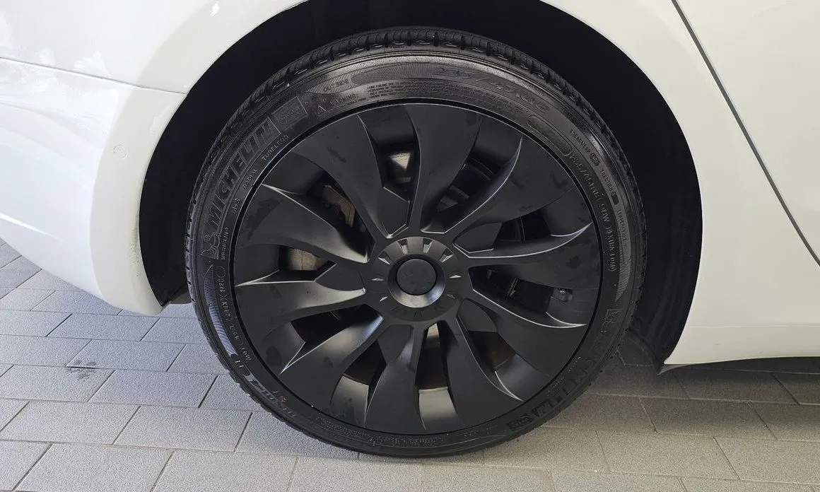Tesla Model 3 — фото 10