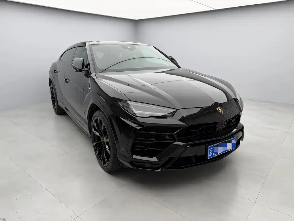 Lamborghini Urus — фото 1