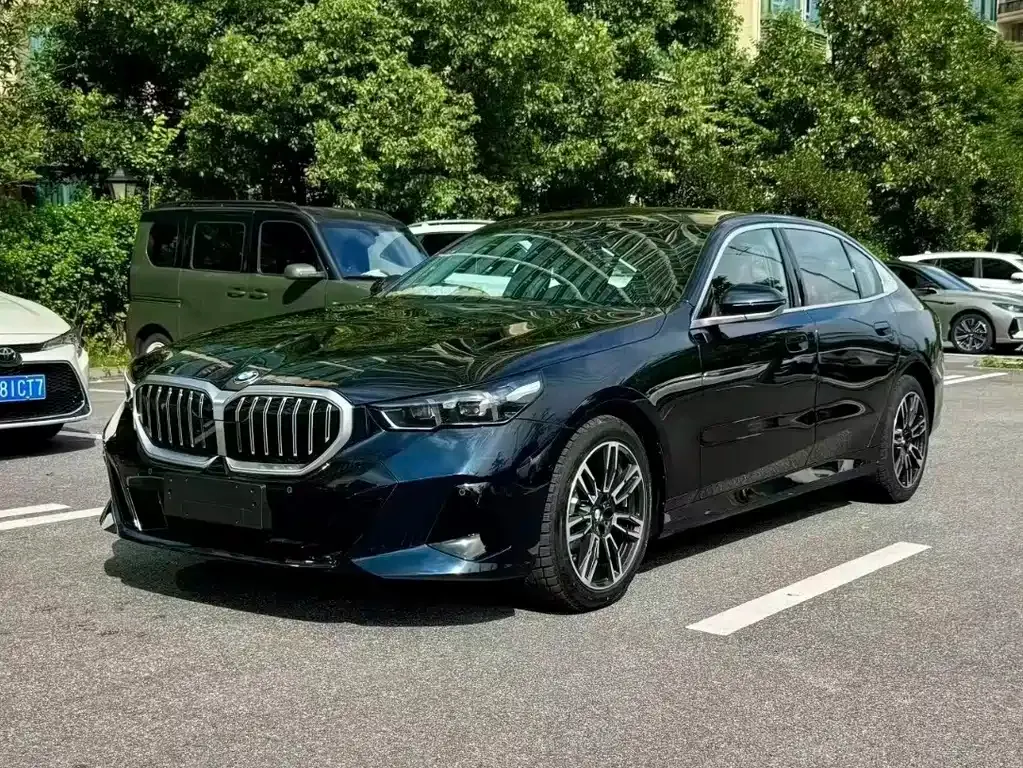 BMW 5 Series — фото 1