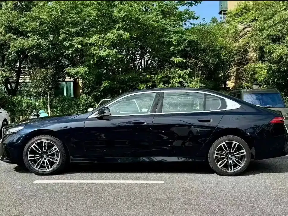 BMW 5 Series — фото 4
