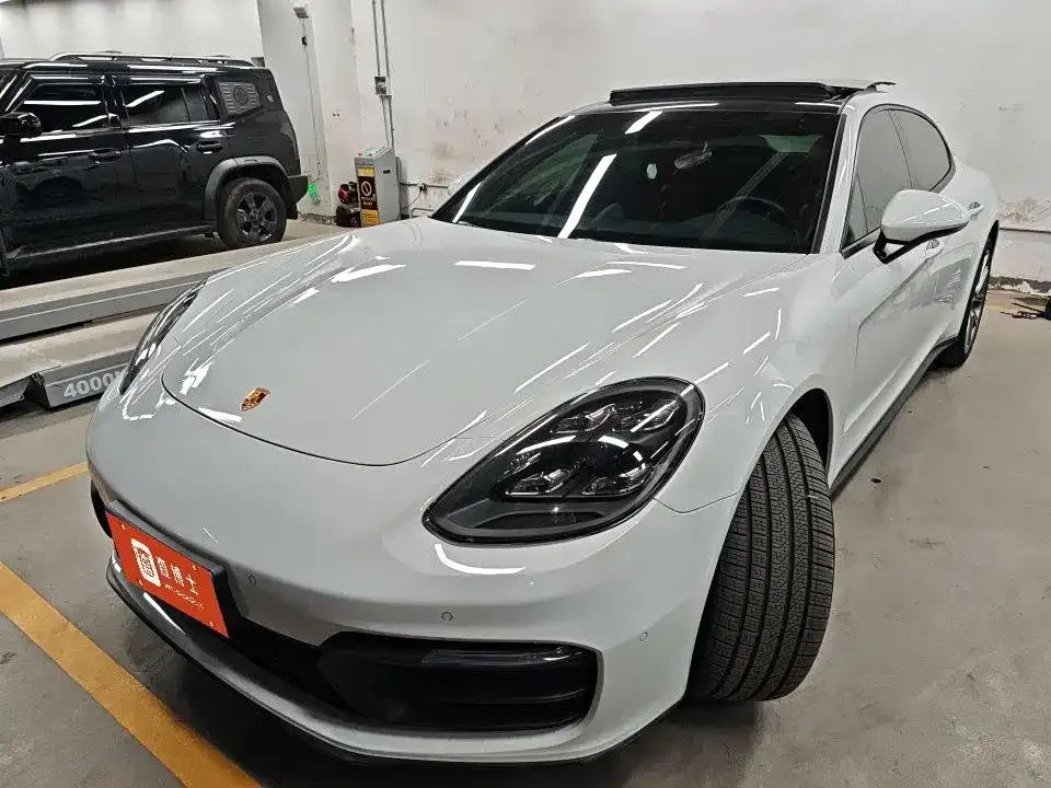 Porsche Panamera — фото 1