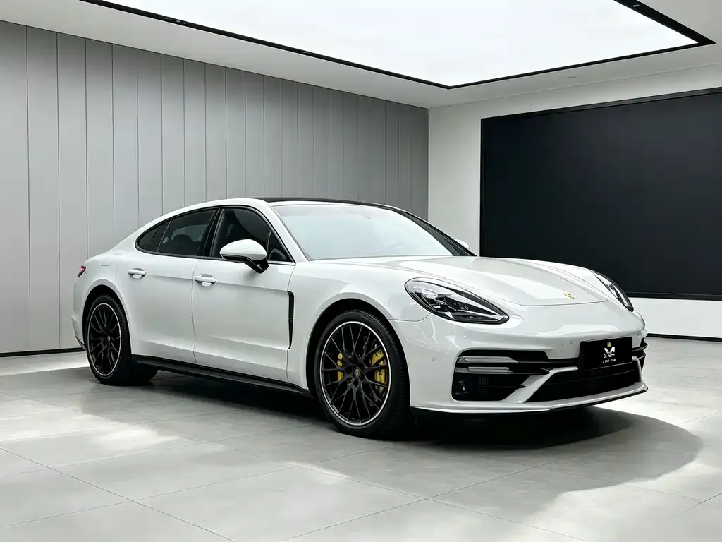 Porsche Panamera — фото 1