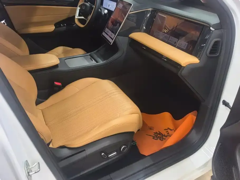 Geely Galaxy L7 — фото 10