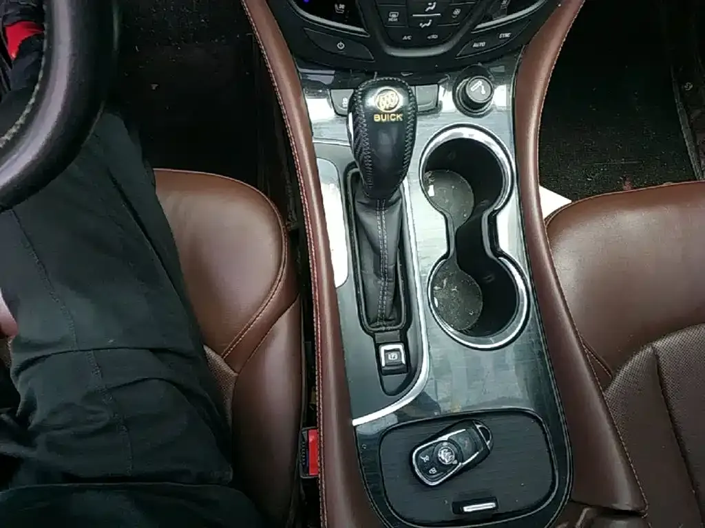 Buick Envision Plus — фото 8