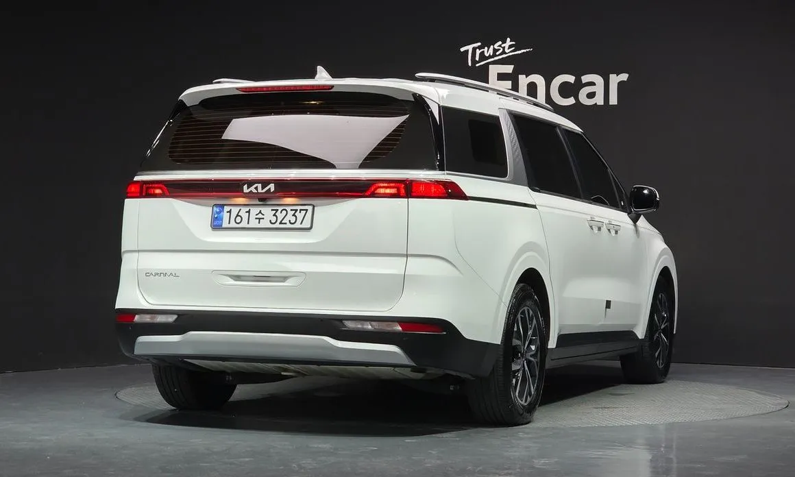 Kia Carnival — фото 4