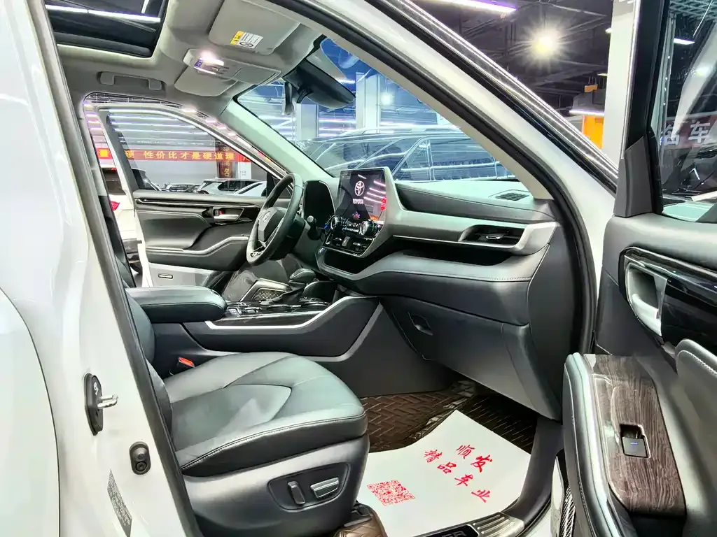 Toyota Highlander — фото 5