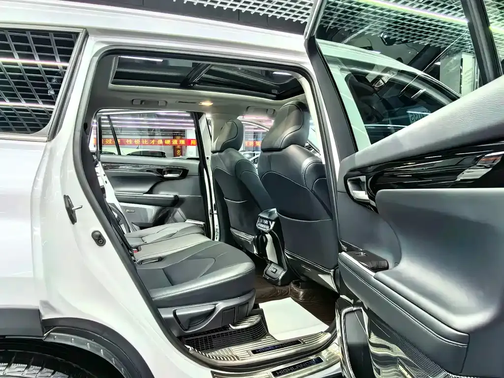 Toyota Highlander — фото 2
