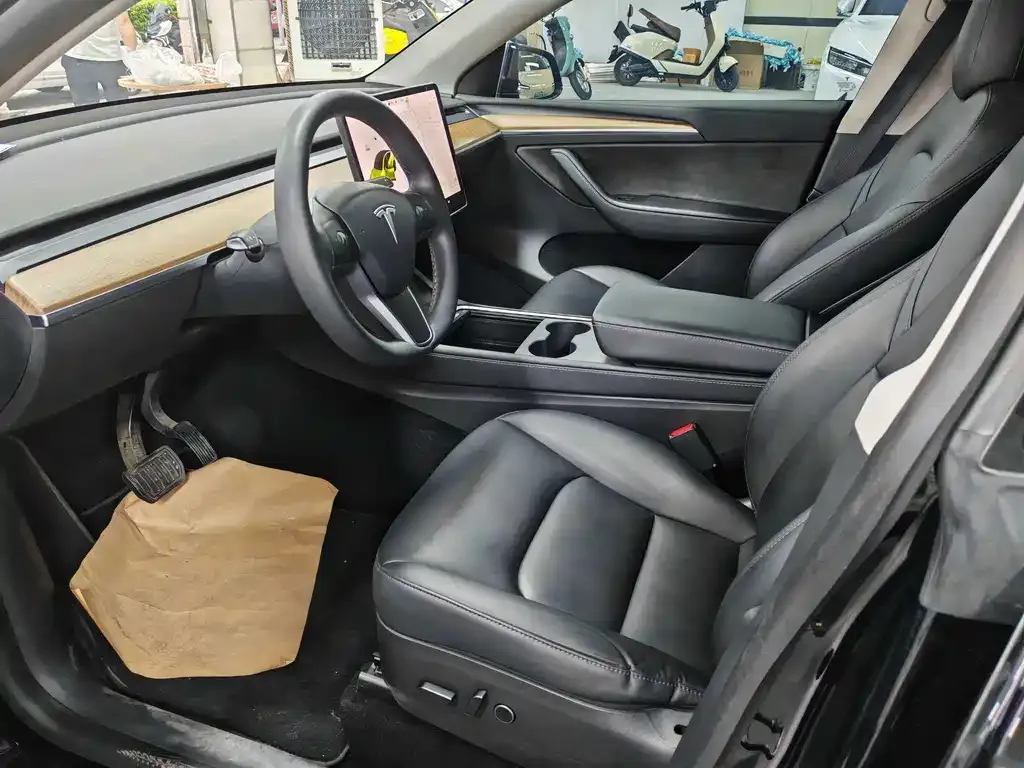 Tesla Model Y — фото 3
