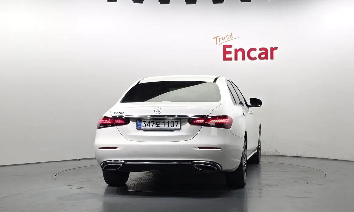 Mercedes-Benz E-Class — фото 5