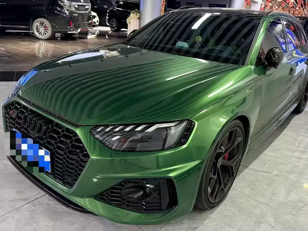 Audi RS 4 — фото 1