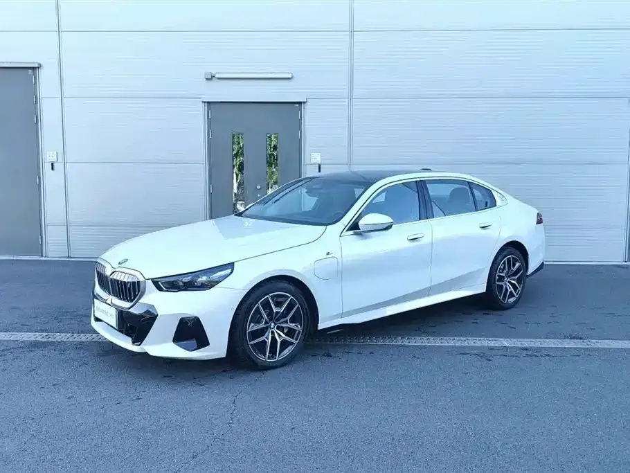 BMW i5 — фото 1