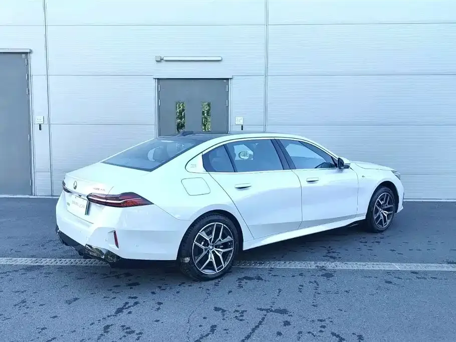 BMW i5 — фото 9