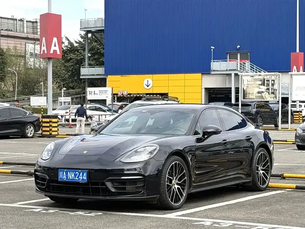 Porsche Panamera — фото 1