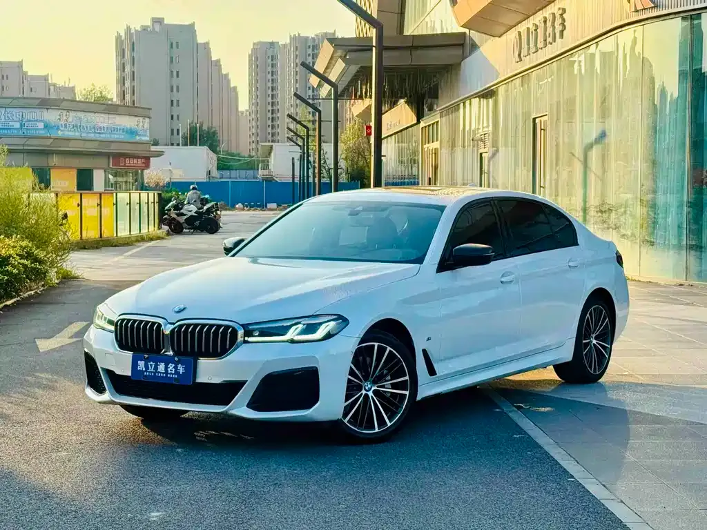 BMW 5 Series — фото 1