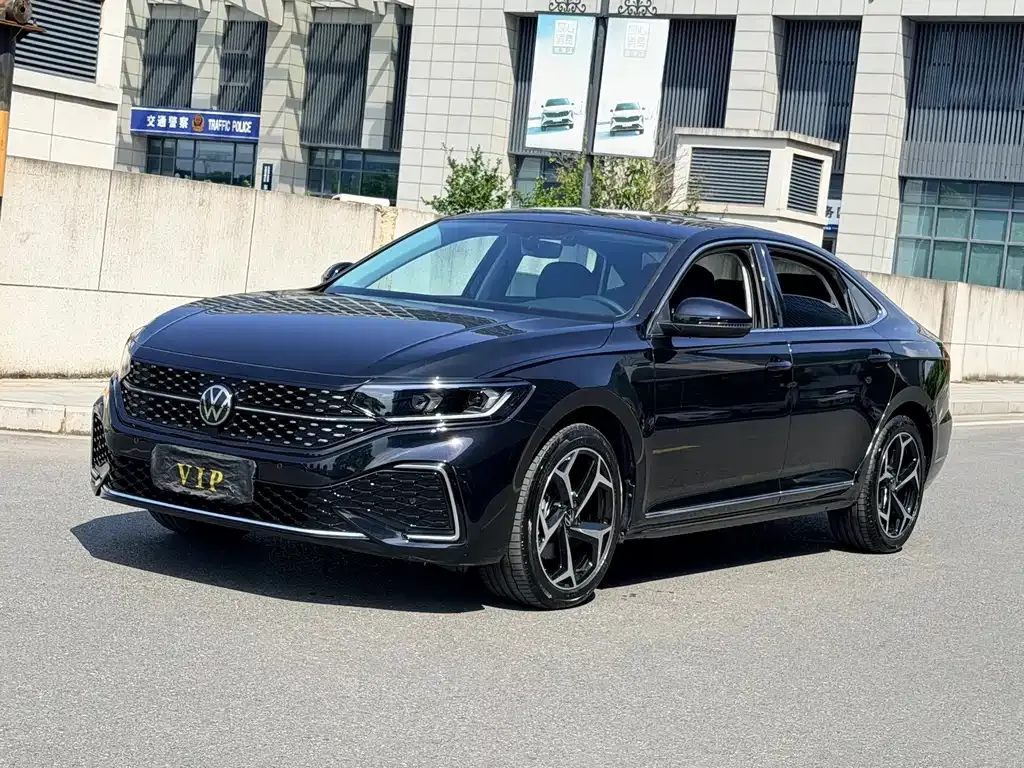 Volkswagen Passat — фото 1
