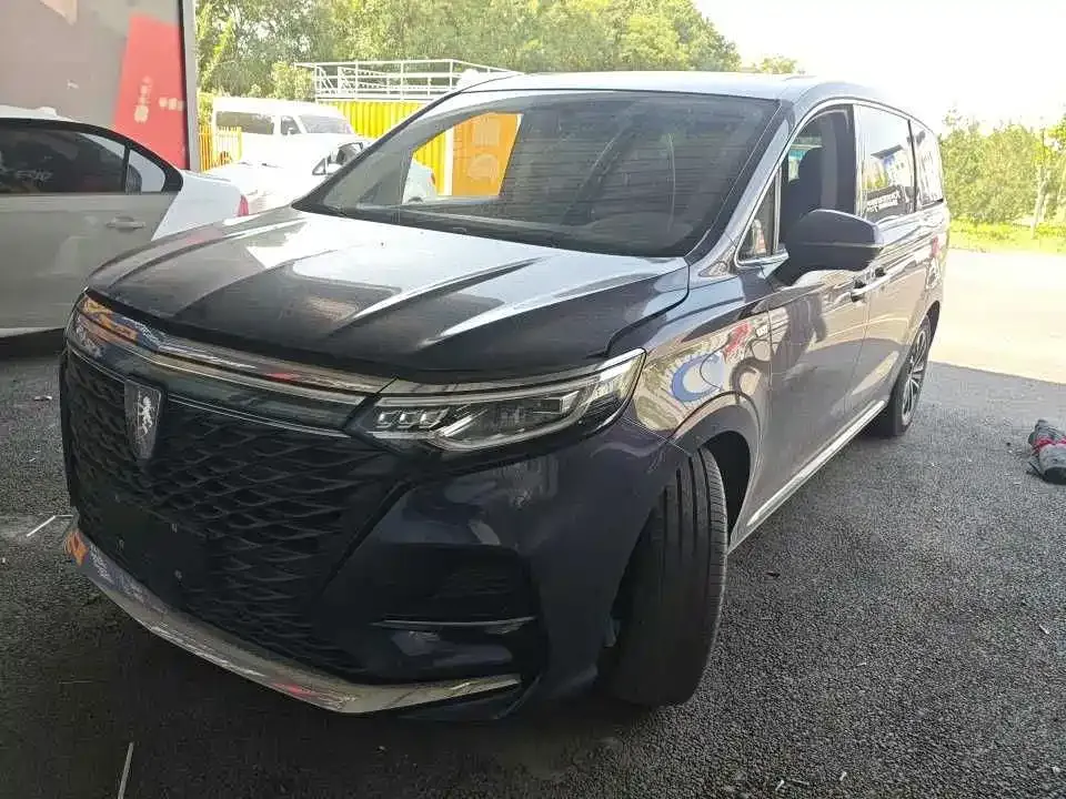 Roewe iMAX8 — фото 1