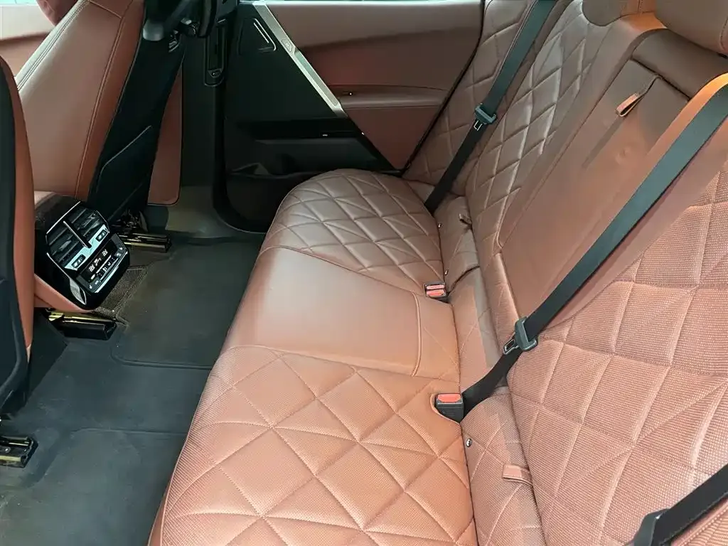 BMW iX M60 — фото 10