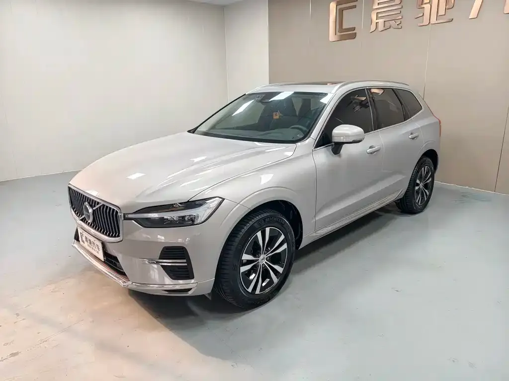 Volvo XC60 — фото 1