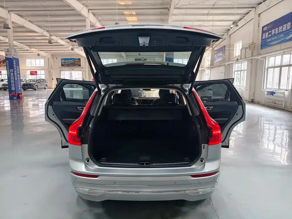 Volvo XC60 — фото 5