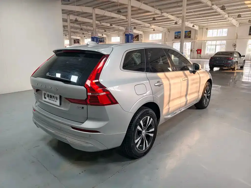 Volvo XC60 — фото 9