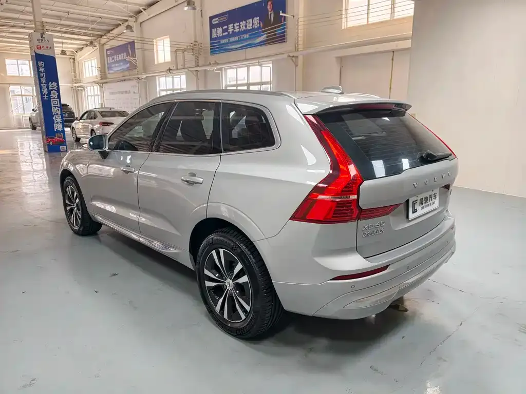 Volvo XC60 — фото 8