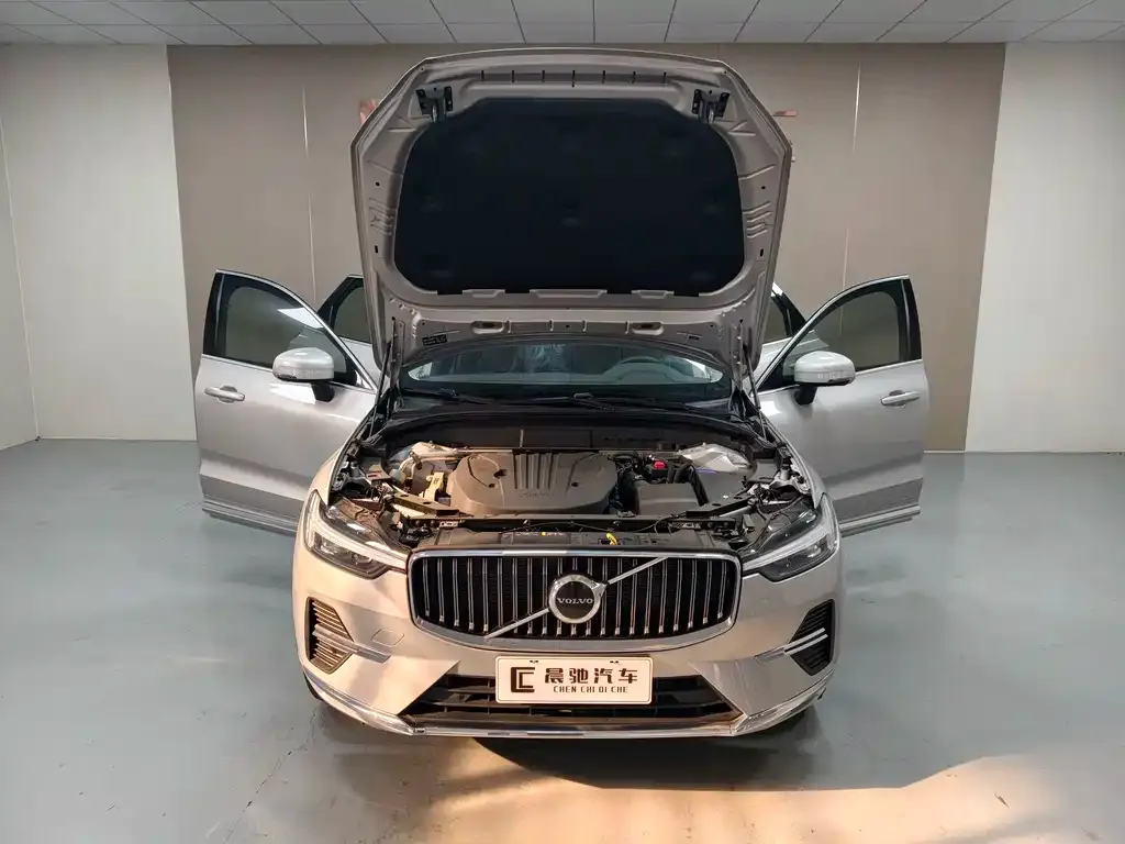 Volvo XC60 — фото 10