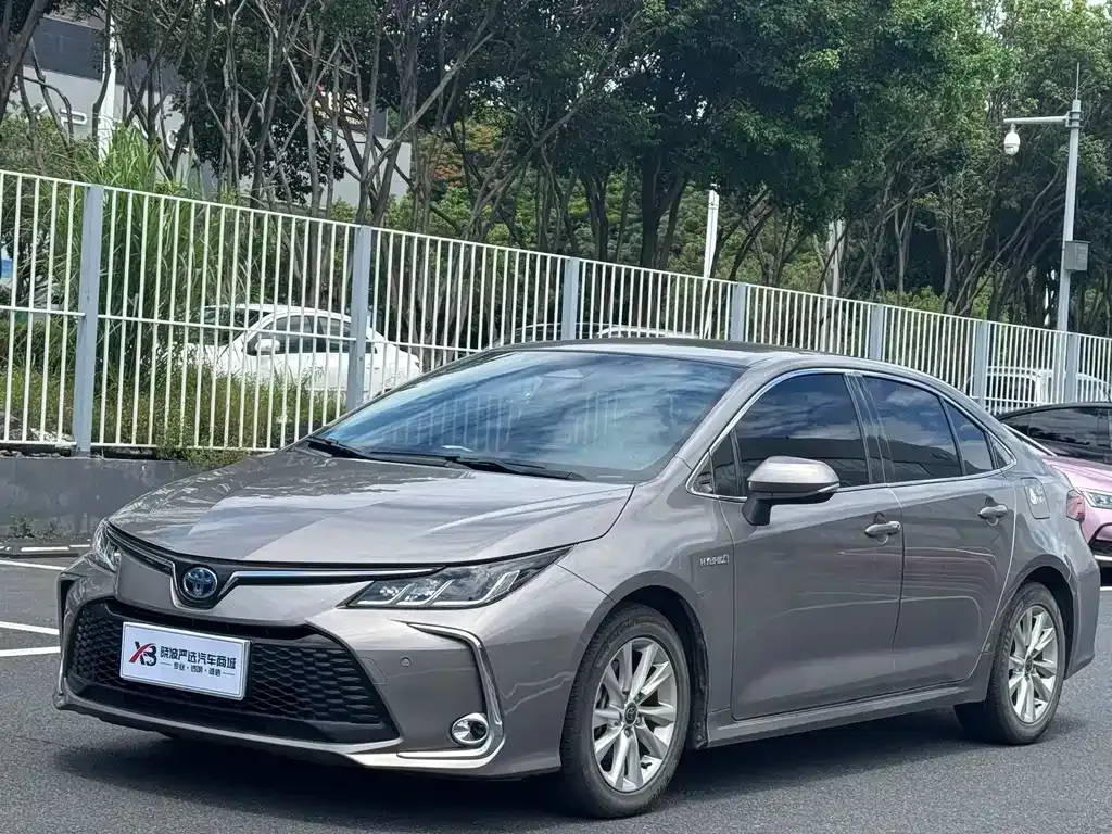 Toyota Corolla — фото 1