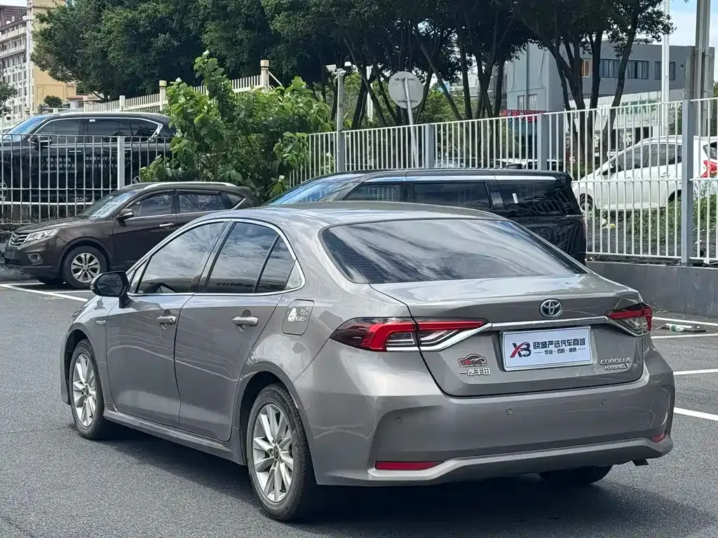 Toyota Corolla — фото 9