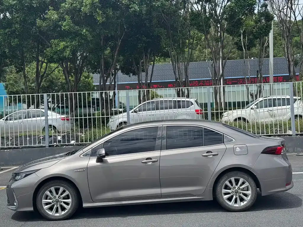 Toyota Corolla — фото 10