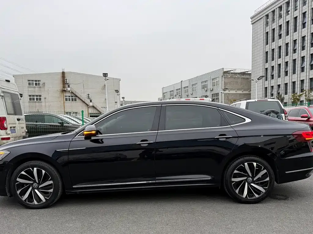 Volkswagen Passat — фото 2