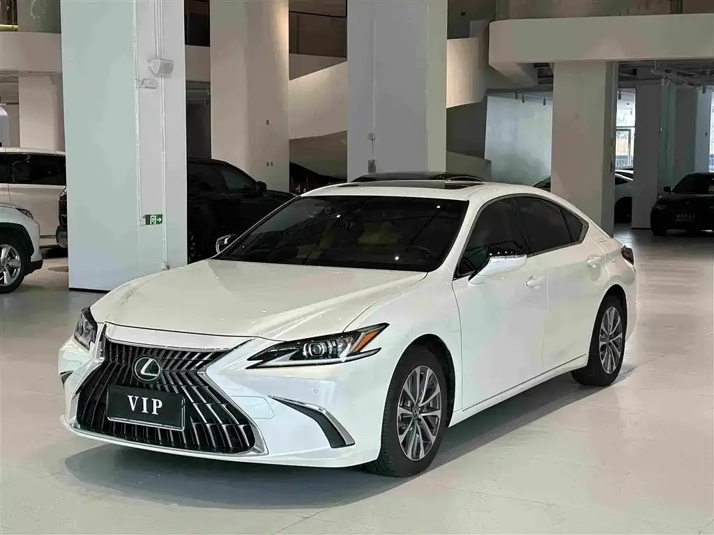 Lexus ES — фото 1
