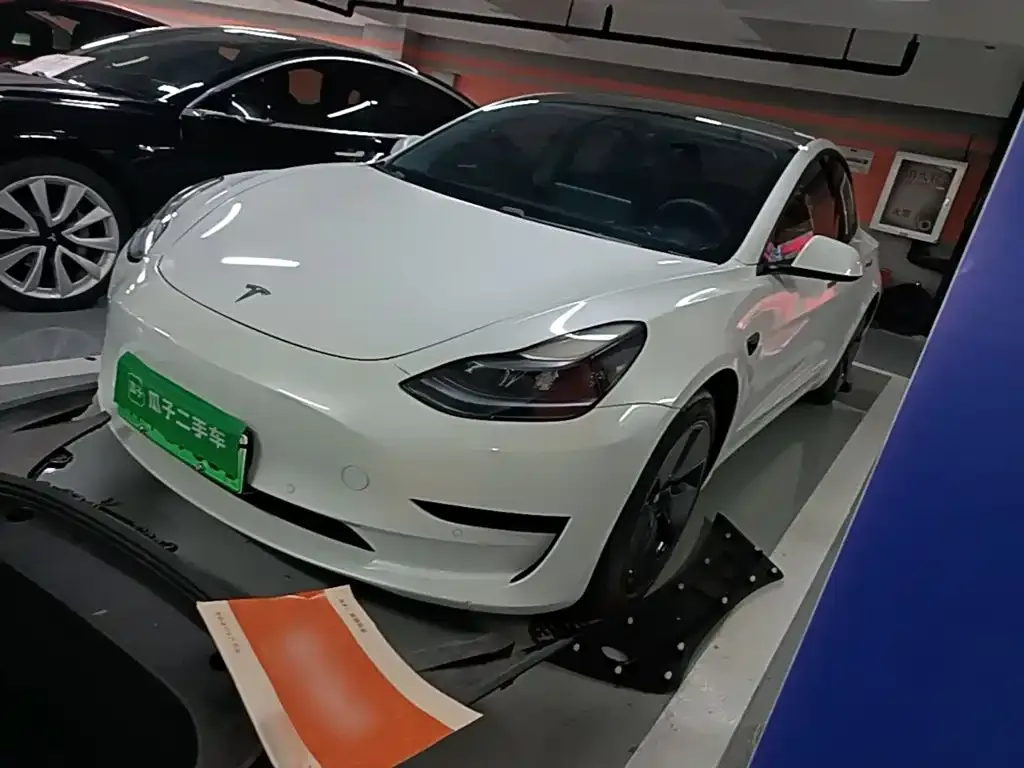 Tesla Model 3 — фото 5