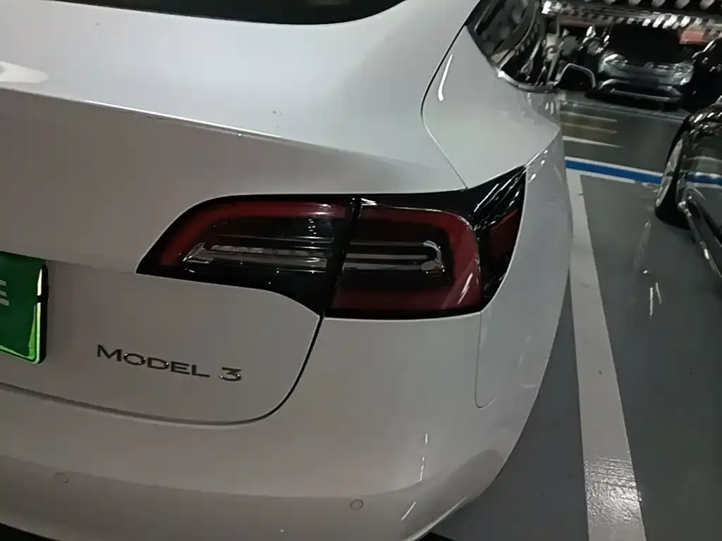 Tesla Model 3 — фото 3