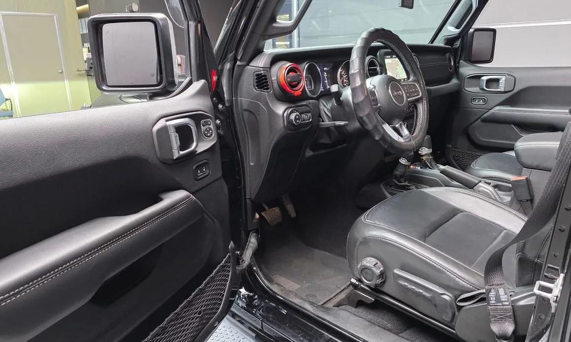 Jeep Wrangler — фото 7