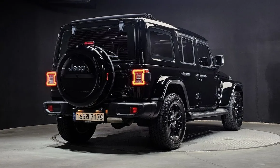 Jeep Wrangler — фото 9
