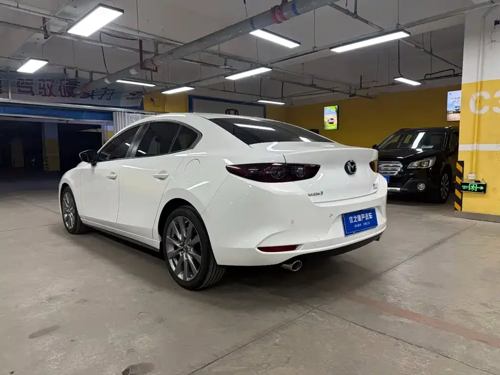 Mazda 3 Axela — фото 10