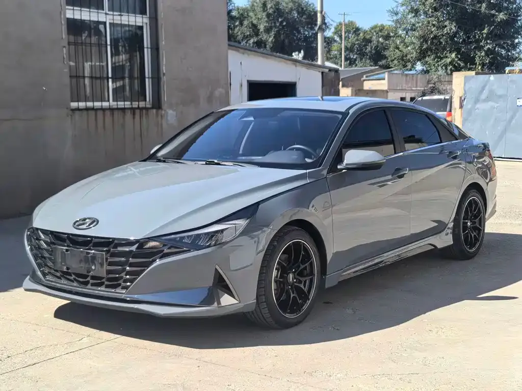 Hyundai Elantra — фото 1