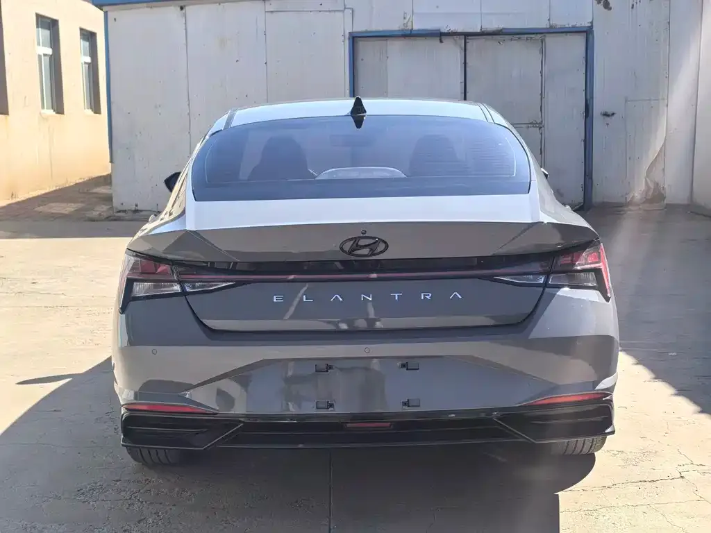 Hyundai Elantra — фото 2