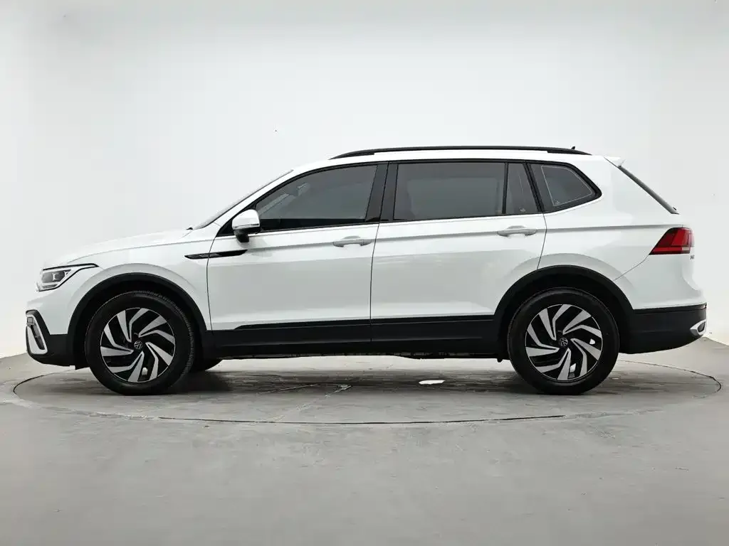 Volkswagen Tiguan L — фото 6