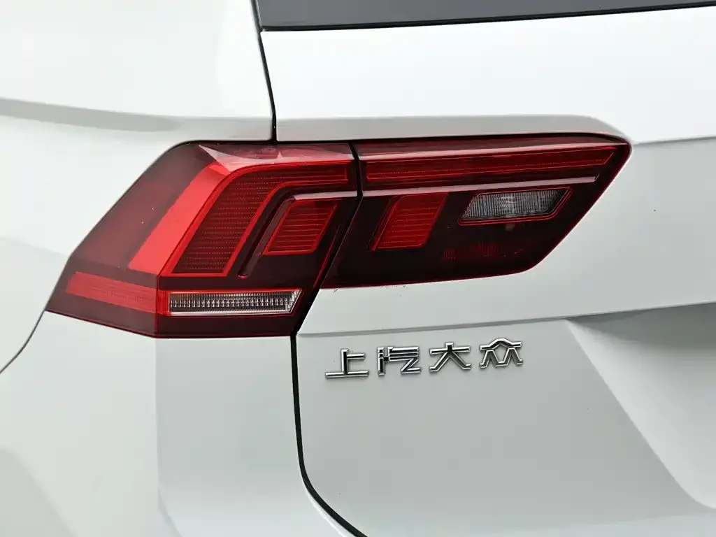 Volkswagen Tiguan L — фото 8