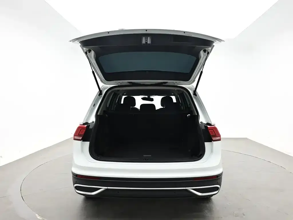 Volkswagen Tiguan L — фото 3