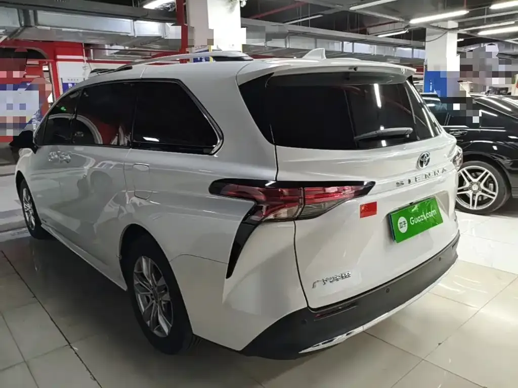 Toyota Sienna — фото 2