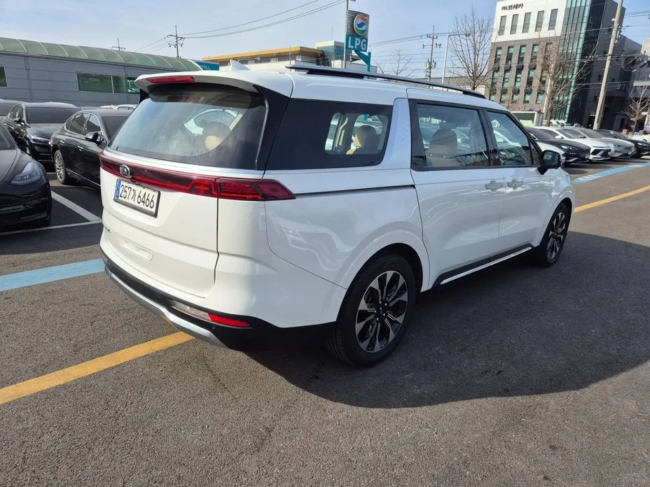 Kia Carnival — фото 4