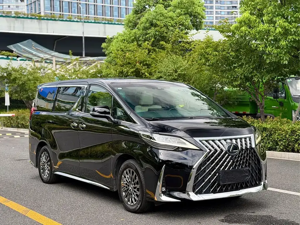 Lexus LM — фото 5